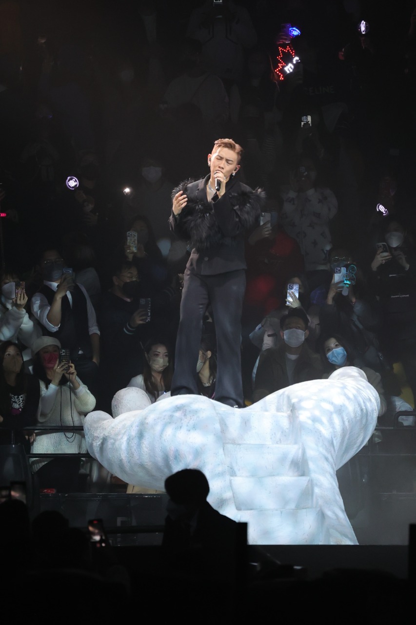 談到個唱上自抽和自嘲，他指個唱《This is MC》，怎怕坦白說出自己的事。